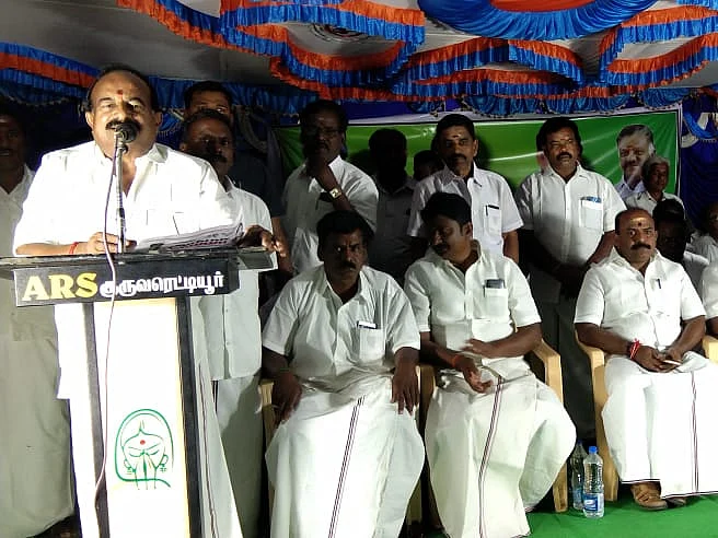 `அந்த எம்.எல்.ஏவால் கட்சி வெட்டியாப் போச்சு!’ - கொதித்த அமைச்சர் கருப்பணன்