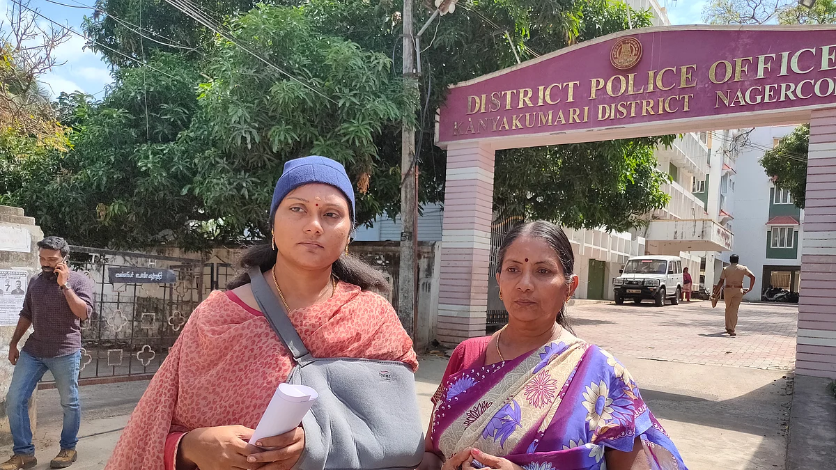 அ.தி.மு.க பிரமுகர் மீது புகார் அளித்த நளினகுமாரி