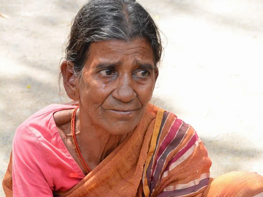 `மோடி அறிவிப்பு எனக்குத் தெரியாது; பழைய ரூபாய் நோட்டுகளை மாற்றிக்கொடுங்க’- தவிப்பில் வேலூர் மூதாட்டி