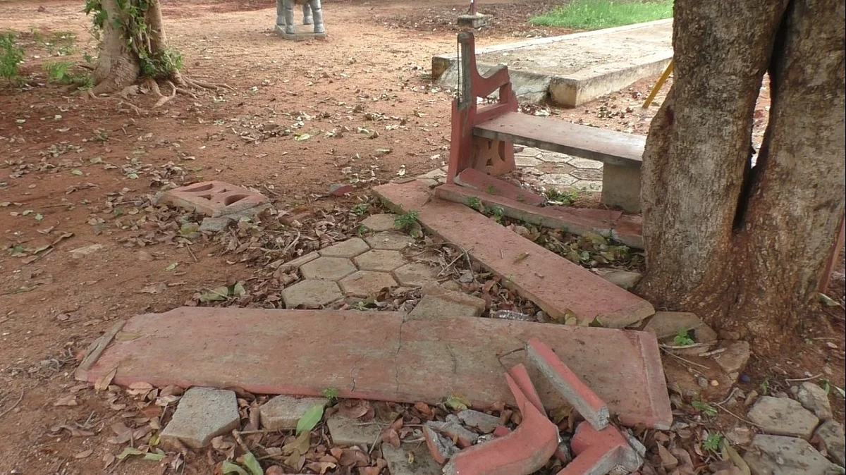 பொன்னணியாறு அணை