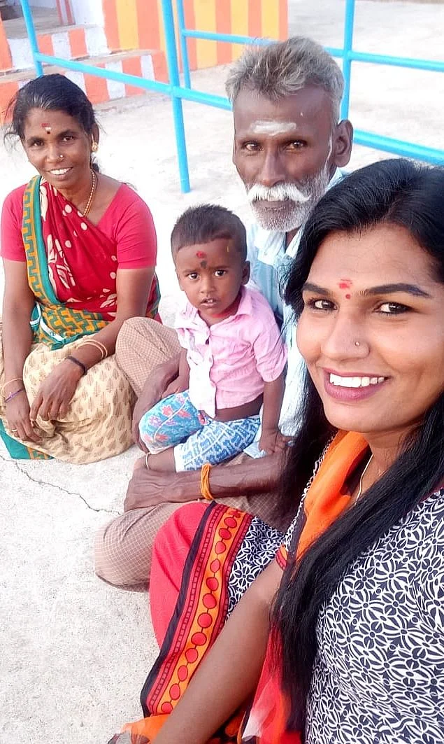 அம்மா, அப்பாவுடன் ஜீவா...