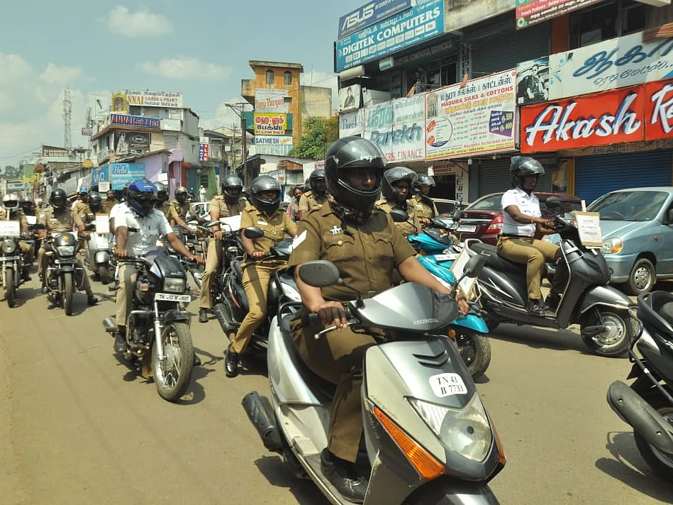 `80,000 ஹெல்மெட் கேஸ், 40,000 சீட்பெல்ட் கேஸ்!'- ரூ.2 கோடிக்கு மேல் வசூலித்த நீலகிரி காவல்துறை