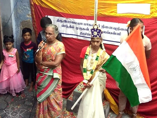 ஊக்கம்.. பரிசு.. மாற்றுத்திறன் மாணவியை கௌரப்படுத்திய திருச்செந்தூர் பள்ளி!
