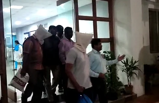 ``ஆடு மேய்க்கும் தொழிலாளிக்கு ரேங்க்; கோச்சிங் சென்டரில் கீ ஷீட்!"- டி.என்.பி.எஸ்.சி அதிர்ச்சி