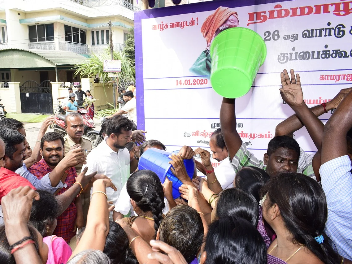 `மக்கும் குப்பைக்கு பச்சை; மக்காத குப்பைக்கு நீலம்!' - கரூர் இளைஞரின் அசத்தல் முயற்சி