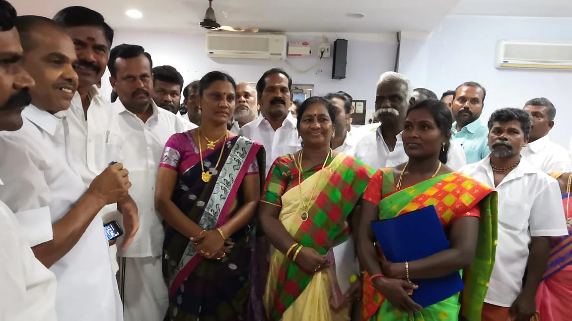 அ.தி.மு.க மாவட்ட ஊராட்சி கவுன்சிலர்கள்