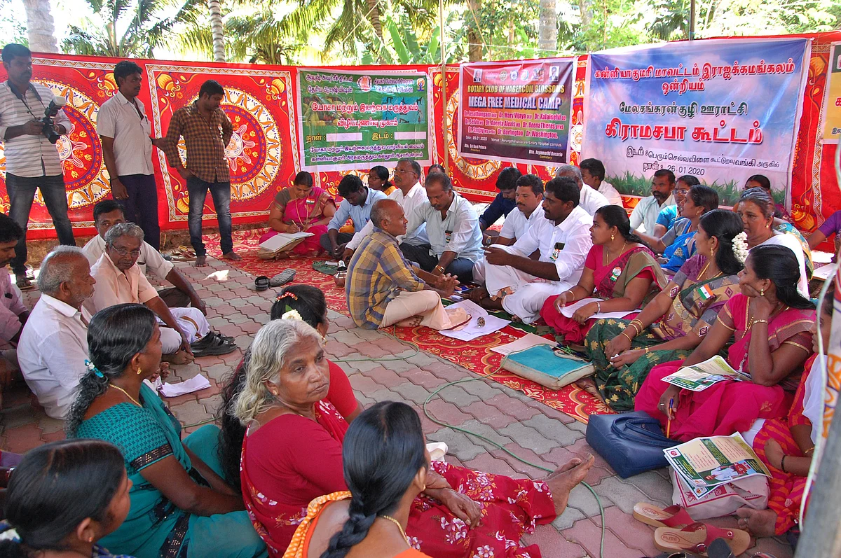 பொதுமக்கள் தங்கள் கோரிக்கைகளை தெரிவிக்கின்றனர்.