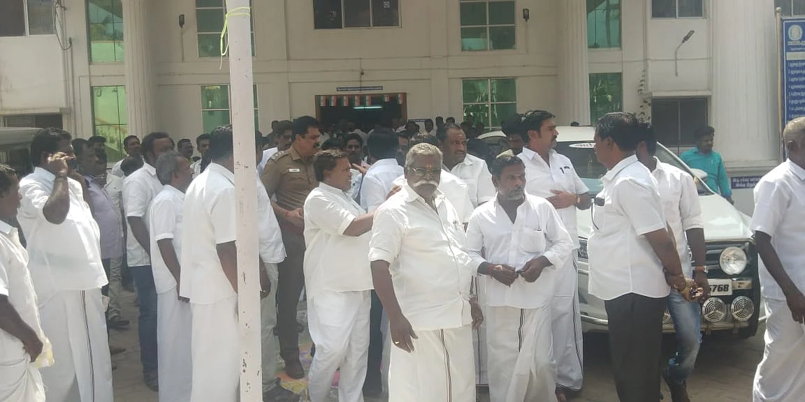 ஊராட்சி அலுவலகத்தில்
