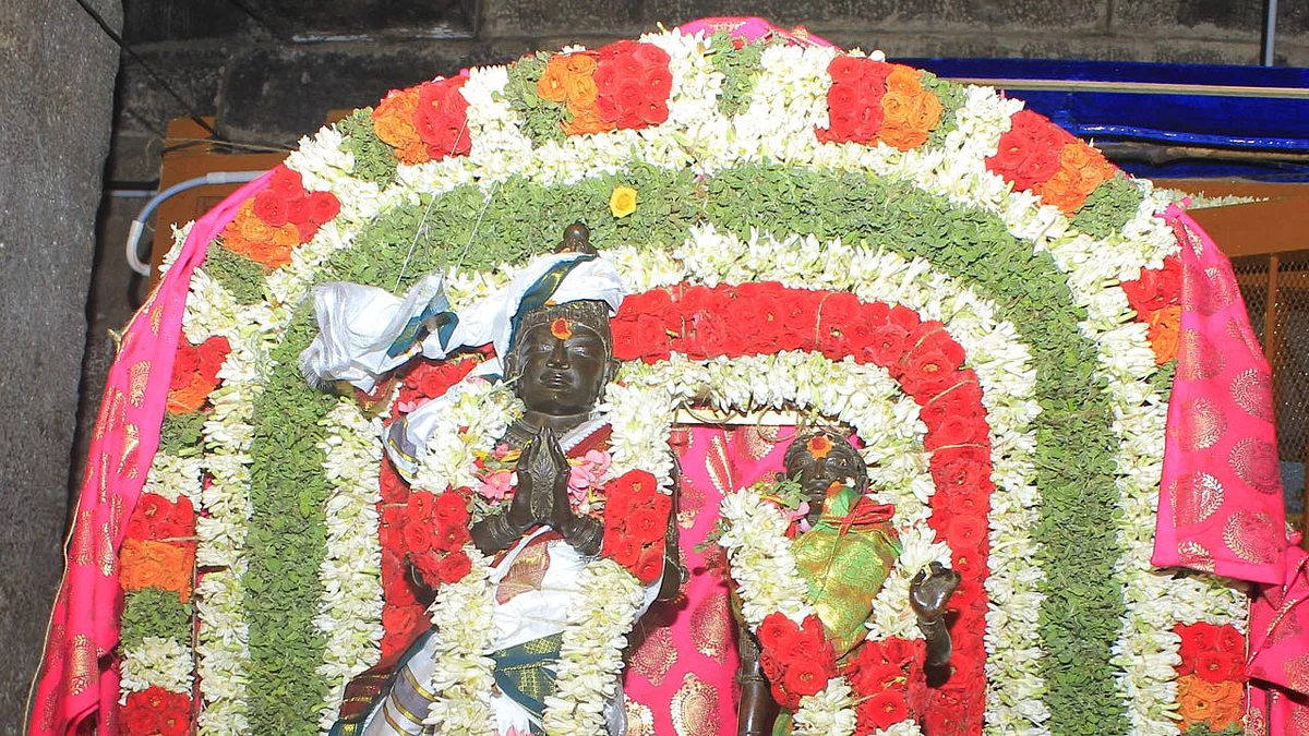 ராஜராஜ சோழன் சிலை
