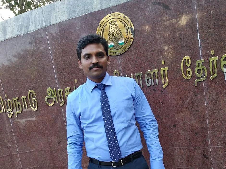 அரசுப் பள்ளி ஆசிரியரிலிருந்து டி.எஸ்.பி பணி... விடாமுயற்சியால் தேர்வுகளை வென்ற மகேஷ்குமார்!