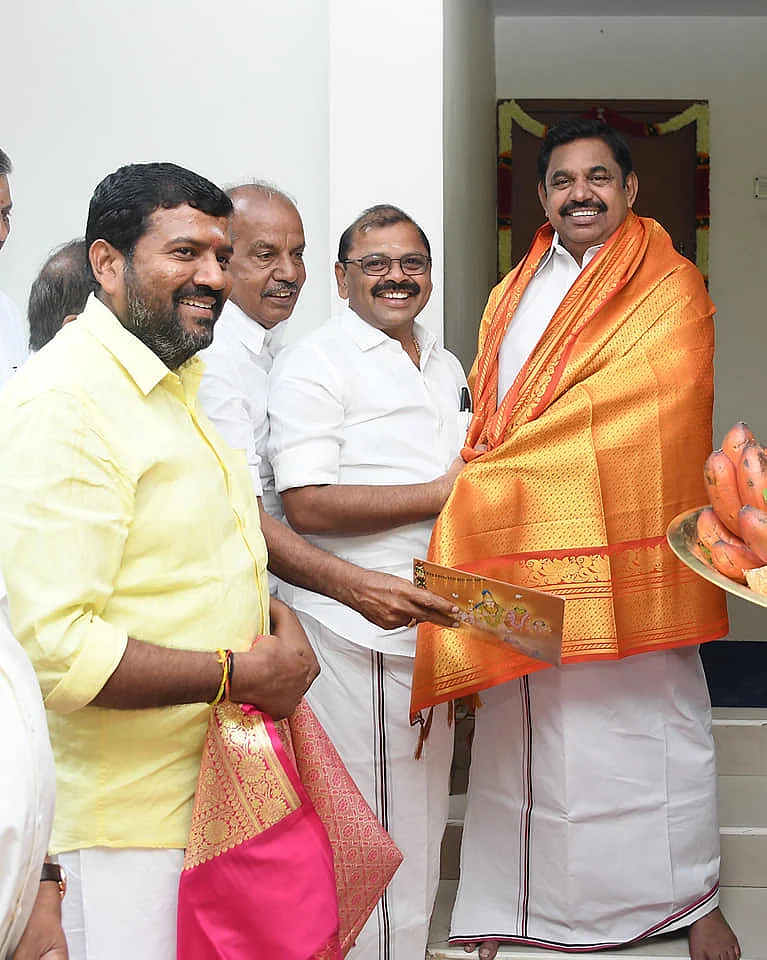 முதல்வருக்கு அழைப்பிதழ்