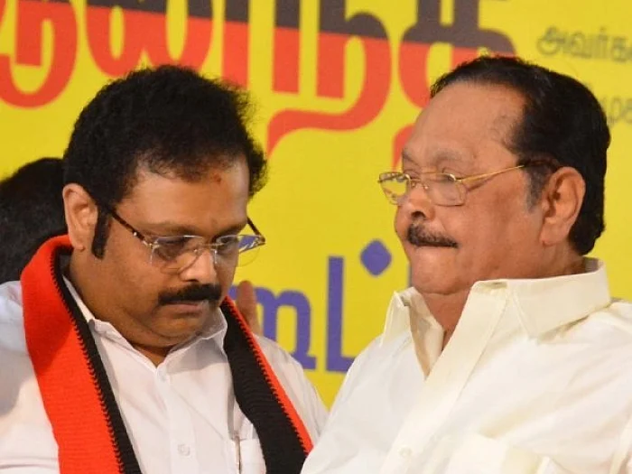 `உன் எம்.பி சீட்டுக்கு நான் பட்ட பாடே இன்னும் தீரல!'- மகனுக்கு பூனை கதைசொல்லிய துரைமுருகன்