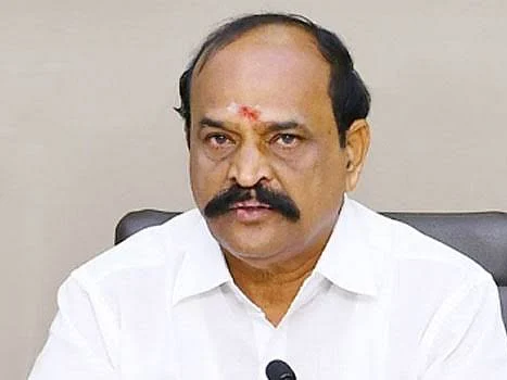 `தர்ணா செய்யுமளவுக்கு அப்படியென்ன நடந்துவிட்டது?' - கனிமொழியைச் சாடிய அமைச்சர் கடம்பூர் ராஜு