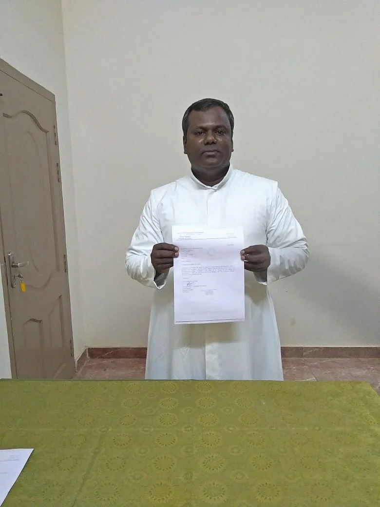 பங்குத்தந்தை தேவசகாயம்.