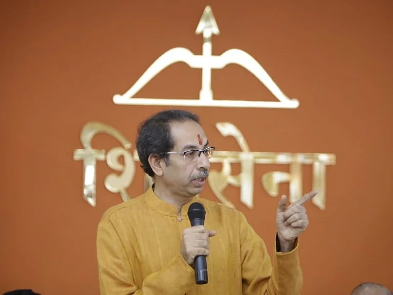 ஒரு மாதத்துக்குப் பிறகு ஒதுக்கப்பட்ட இலாகாக்கள்! - முடிவுக்கு வந்த மகாராஷ்டிர அரசியல் சர்ச்சை