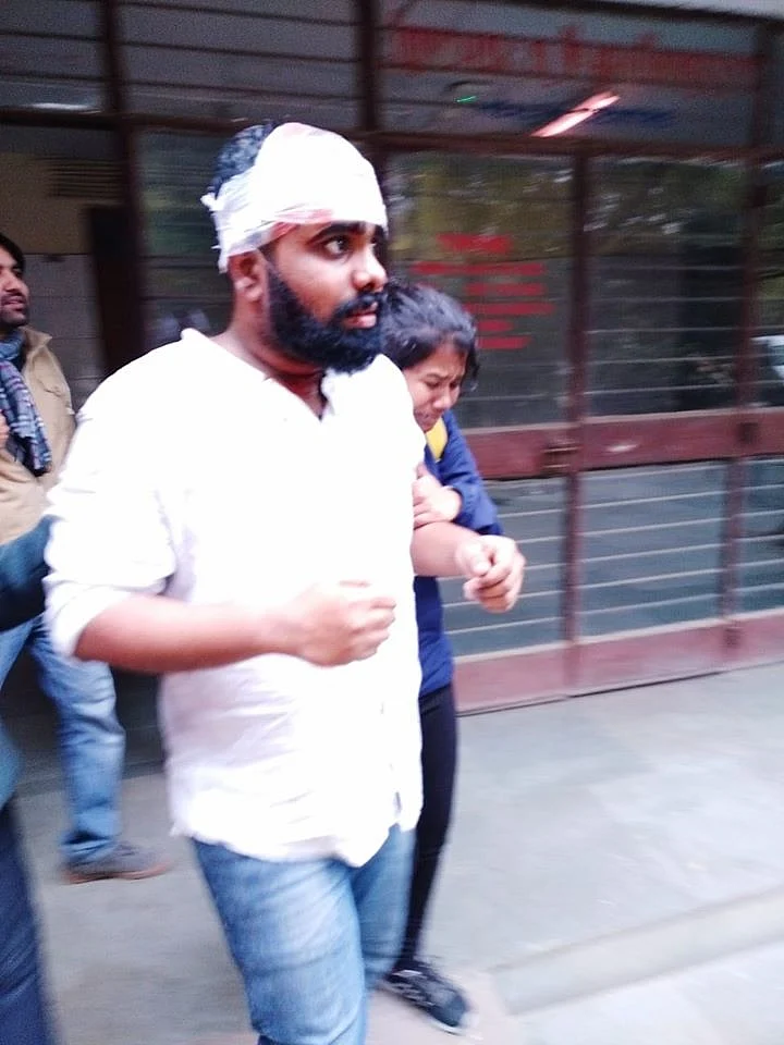 தாக்குதலுக்குள்ளா மாணவர்