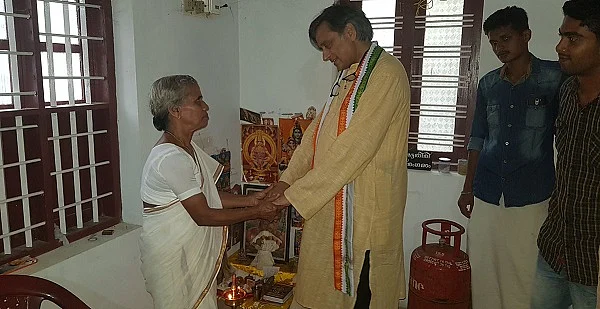 விடு தேடிச் சென்று பாராட்டும் சசிதரூர்