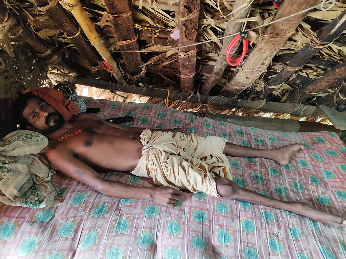 சுரேஷ் தனது வீட்டில்