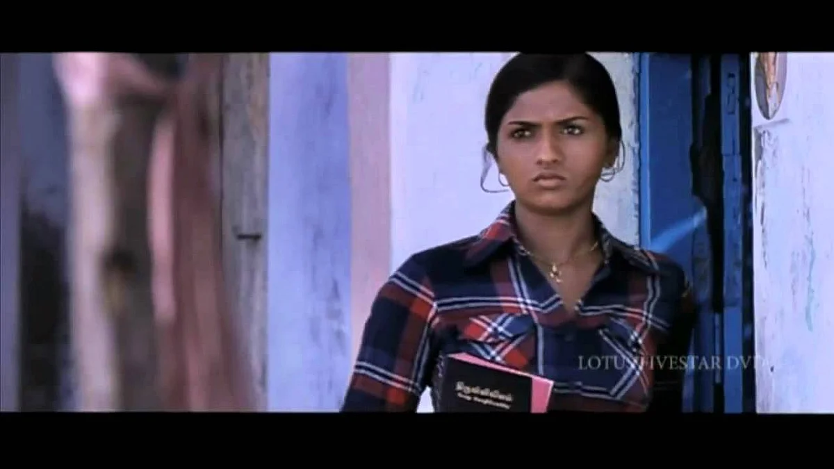 எஸ்தர் கதாபாத்திரத்தில் சுனைனா