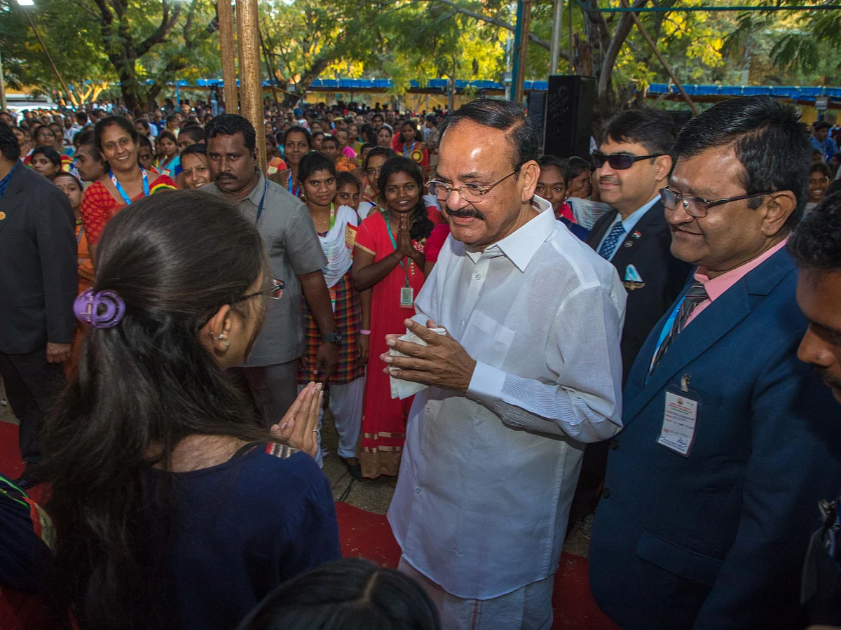 `ஒவ்வொருவருக்கும் தாய்மொழி கண் போன்றது; இந்தித் திணிப்பு கூடாது!' - துணை ஜனாதிபதி வெங்கைய நாயுடு