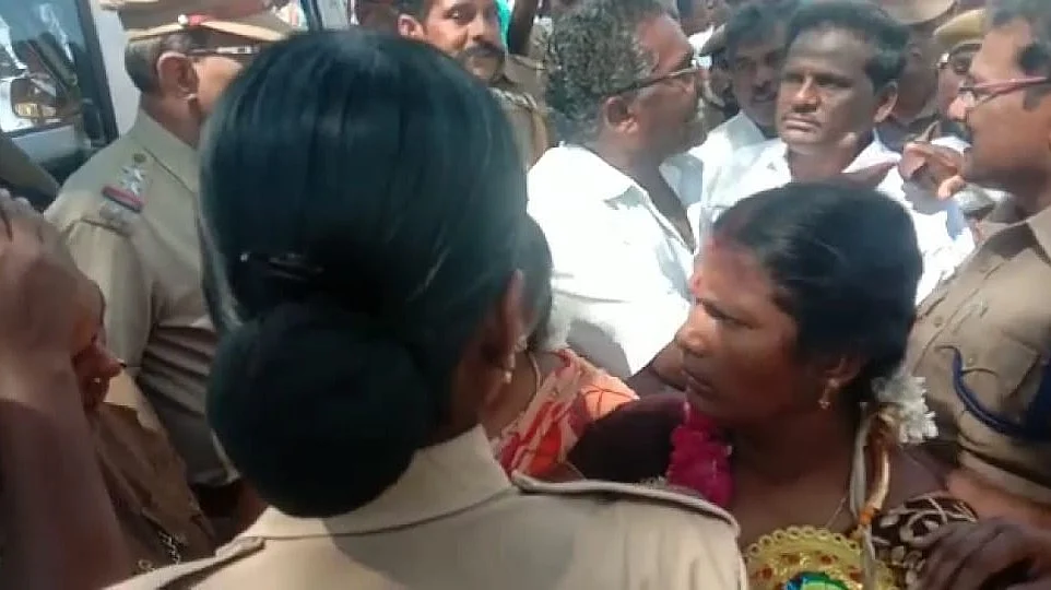தி.மு.க நிர்வாகிகளுடன் செல்ல மறுக்கும் ஜெயந்தி.