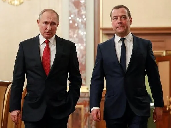 `ро░ро╖рпНропро╛ро╡ро┐ройрпН роиро┐ро░роирпНродро░ роЕродро┐рокро░рпН роЖроХро┐ро▒ро╛ро░ро╛ рокрпБродро┐ройрпН?!' -рокро┐ро░родрооро░рпН роорпЖроЯрпНро╡родрпЗро╡рпН ро░ро╛роЬро┐ройро╛рооро╛ рокро┐ройрпНройрогро┐