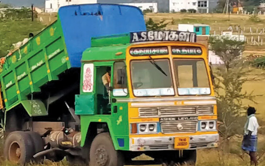 குப்பைத்தொட்டியாகும் தேனி வால்கரடு!