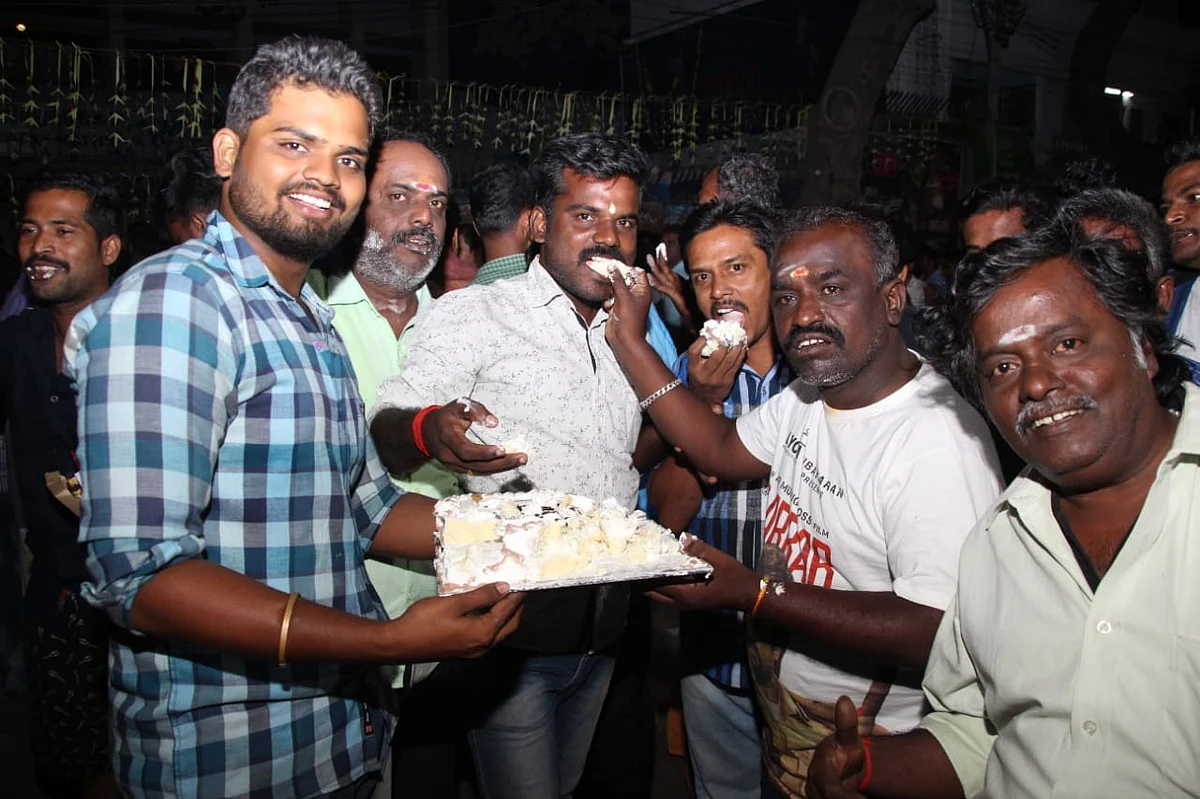 மதுரையில் ரசிகர்கள் கொண்டாட்டம்