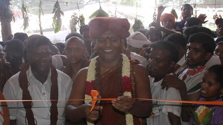 நித்யானந்தாவுடன் வஜ்ரவேலு