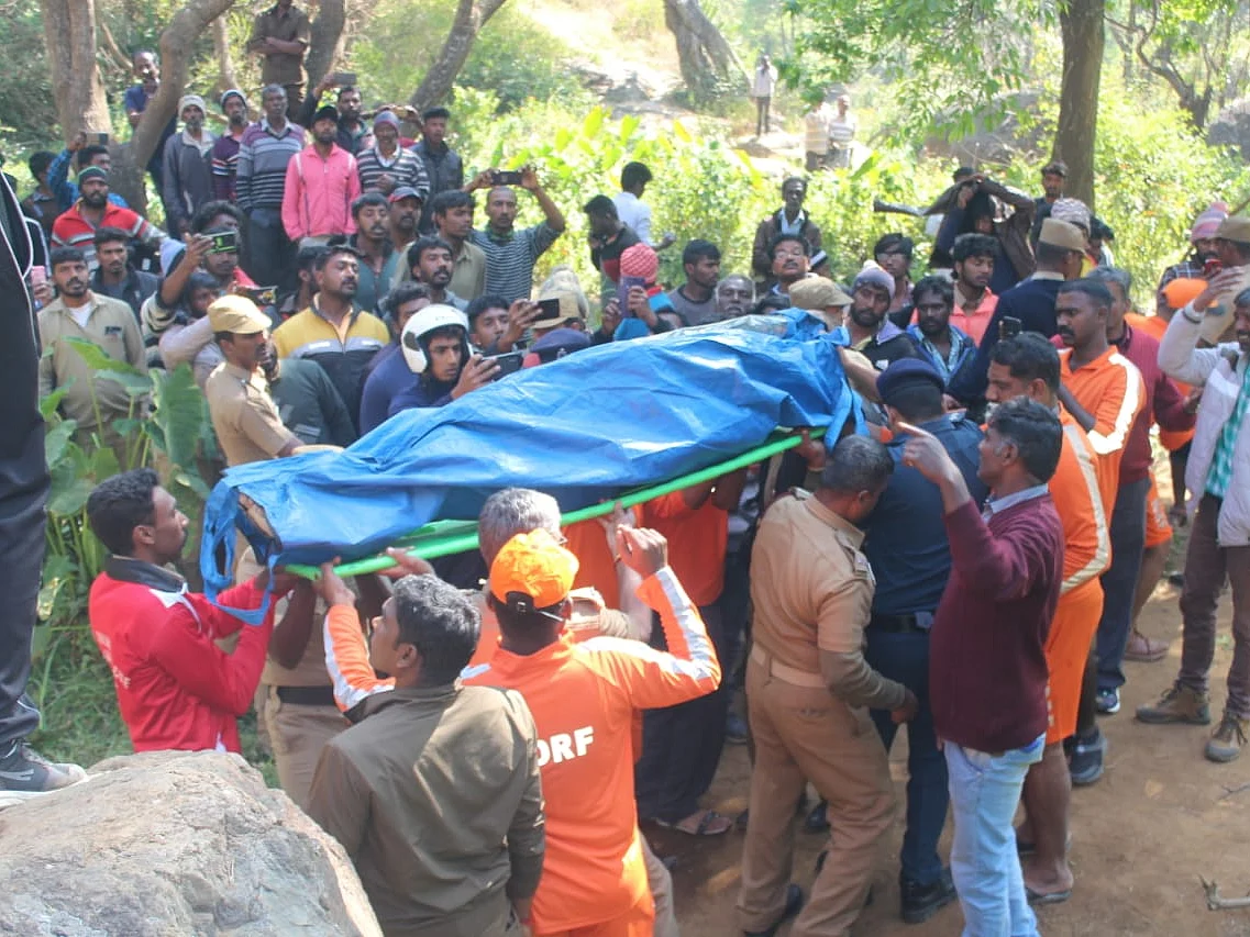 `மதகுகளை அடைத்து 3-வது நாளாக நீடித்த தேடுதல் பணி!' -கல்லட்டி அருவியில் கண்டெடுக்கப்பட்ட சடலங்கள்