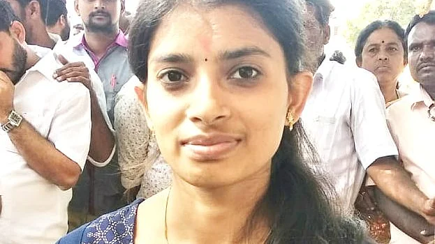 கல்லூரி மாணவி சந்தியா ராணி