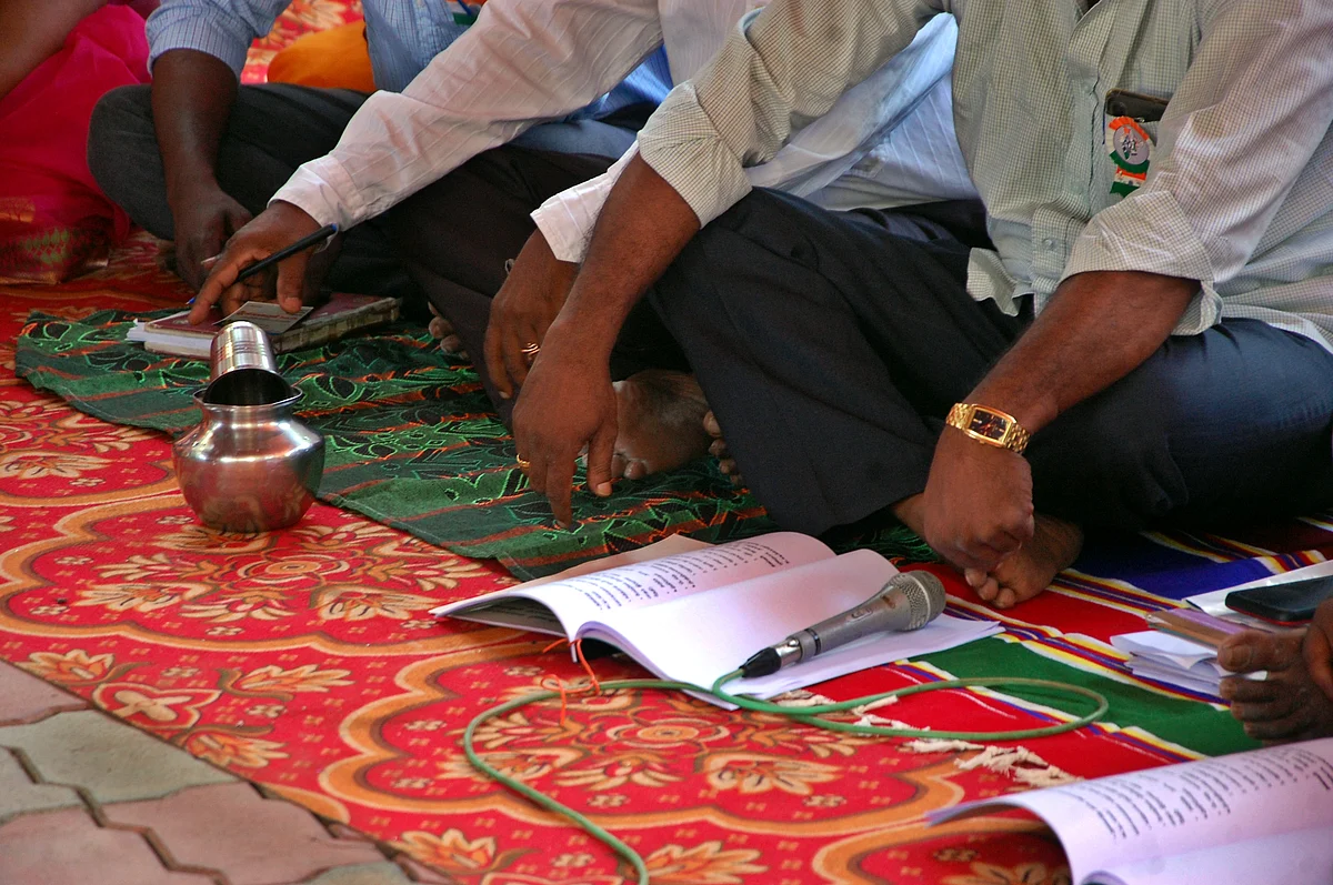 கிராமசபா கூட்டத்தில் இடம்பெறும் செம்பு நீர்.