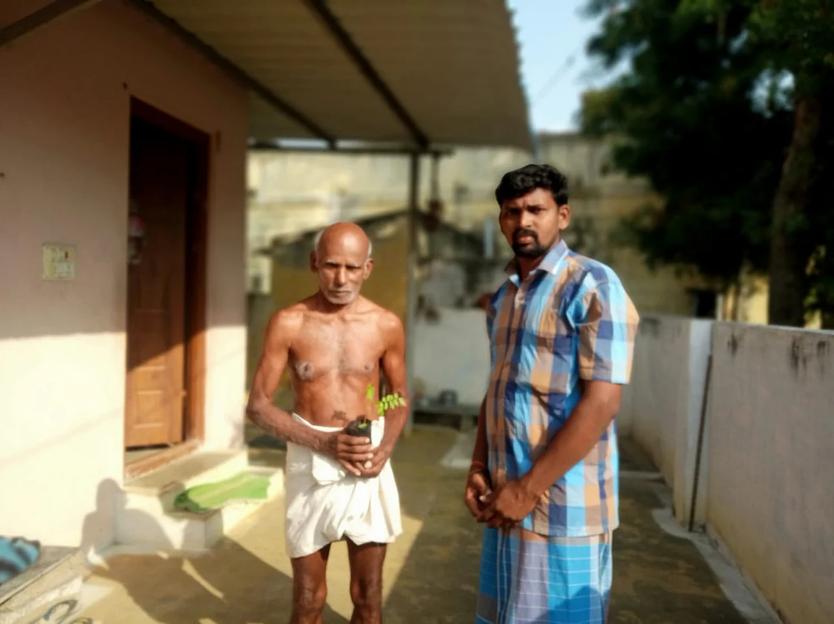 மரக்கன்றுகள் வழங்கி நன்றி சொல்லும் ரமேஷ்