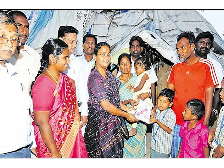 ``எங்கள் வாழ்வாதாரம் உயரும்!'' - சாதிச்சான்றிதழ் கிடைத்த மகிழ்ச்சியில் இருளர் இன மக்கள்