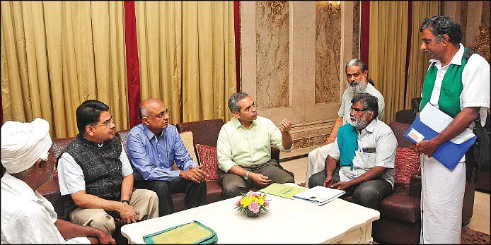 விவசாயப் பிரதிநிதிகள் மற்றும் பொருளாதார நிபுணர்கள்