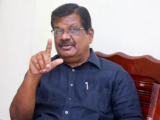 ``மாவீரர்களுக்கு `திதி' கொடுத்துக்கொண்டிருக்கிறார் காசி ஆனந்தன்!'' - கொளத்தூர் மணி காட்டம்