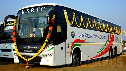 விபத்தில் சிக்கிய பேருந்து( மாடல்)