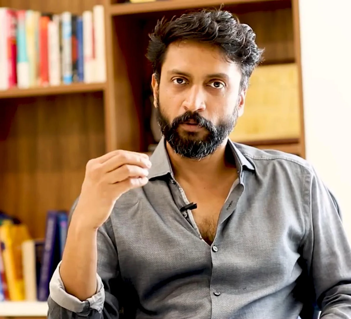 மருத்துவர் கார்த்திக் குணசேகரன்