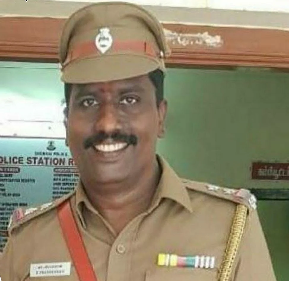 போலீஸ் எஸ்.எஸ்.ஐ பிரபாகரன்