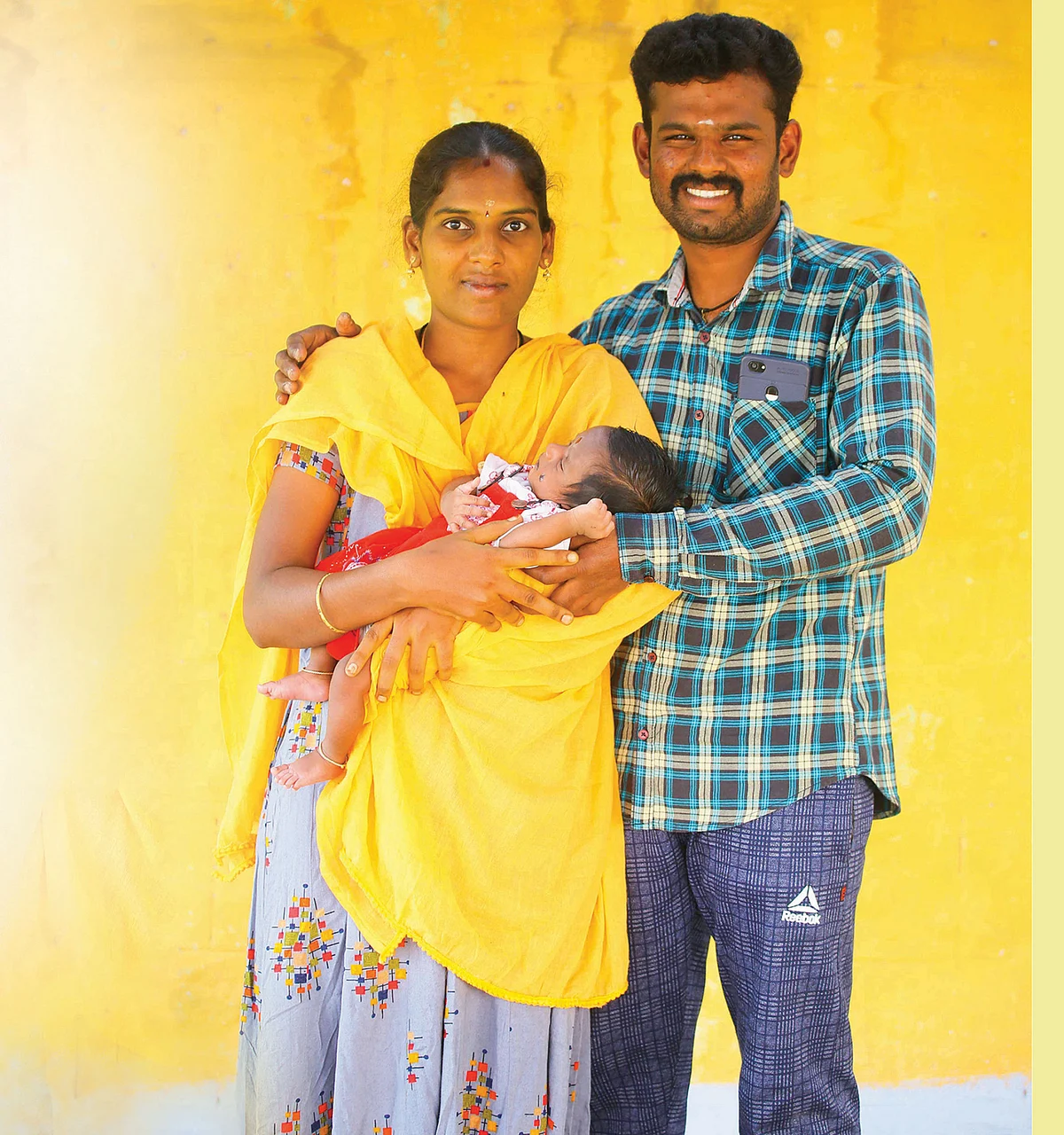 மனைவி, குழந்தையுடன் நாராயணசாமி