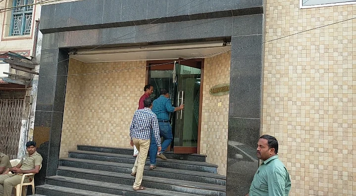 அன்புச்செழியன் அலுவலகம்
