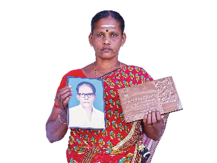 கொடியேற்ற நிகழ்ச்சிக்கு அழைப்பு... பென்ஷன் கேட்டால் அலைக்கழிப்பு!