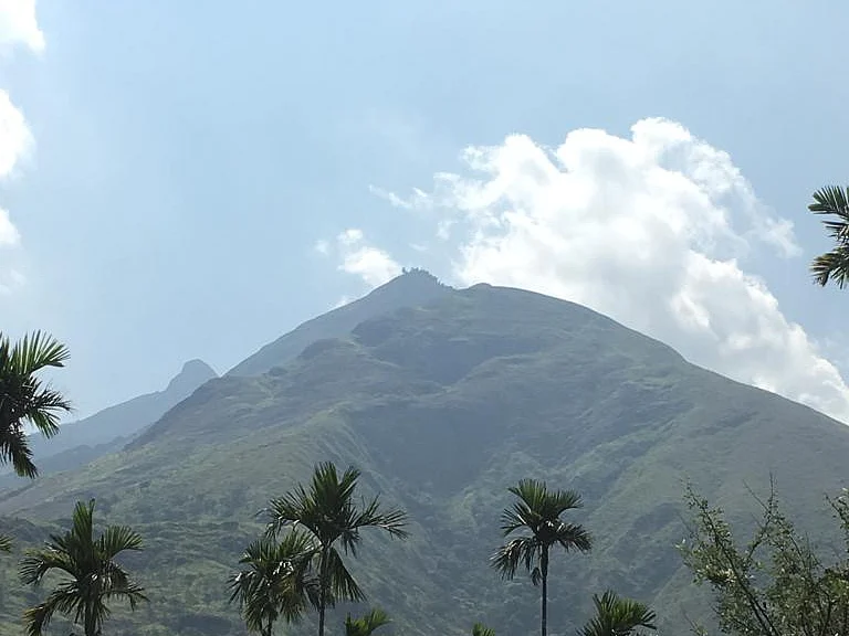 தடையை மீறி ட்ரெக்கிங்... மீண்டும் சர்ச்சையில் குரங்கணி... கண்டுகொள்ளாத கேரளா!