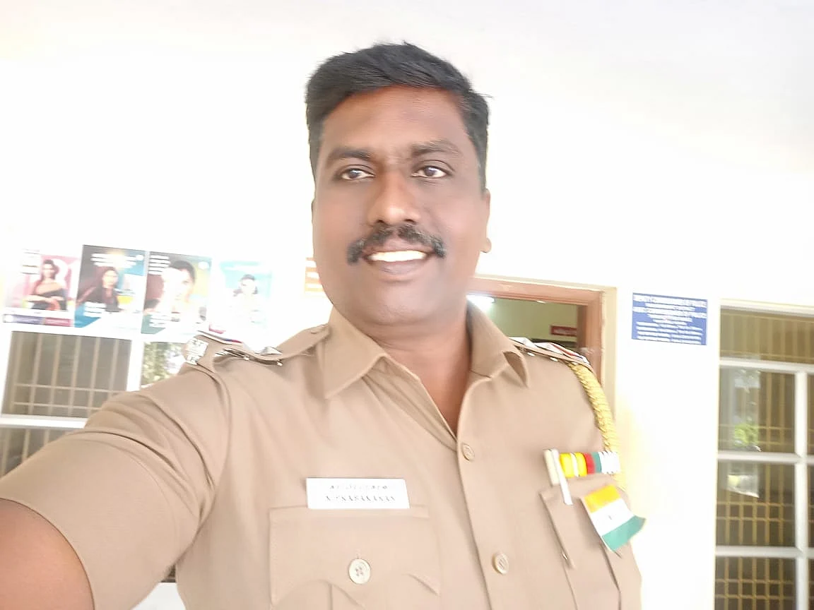 போலீஸ் எஸ்.எஸ்.ஐ பிரபாகரன்