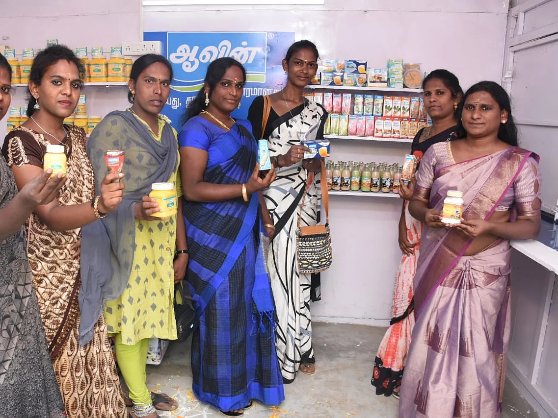 `உழைத்து வாழவே விரும்புகிறோம்!' - திருநங்கைகள் நடத்தும் ஆவின் பாலகம் ஊட்டியில் திறப்பு
