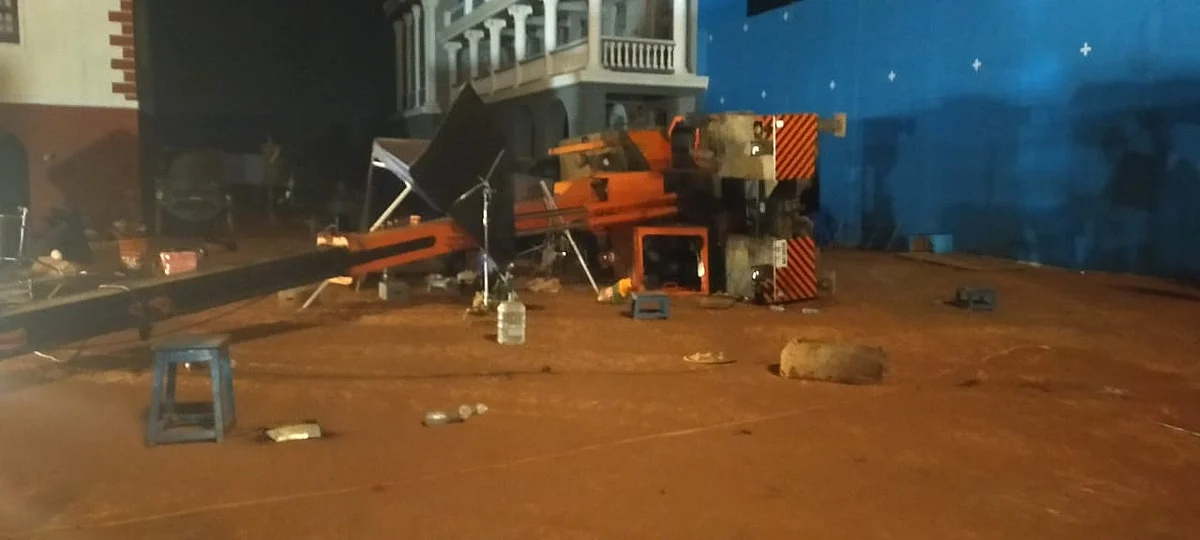 ராட்சத கிரேன்