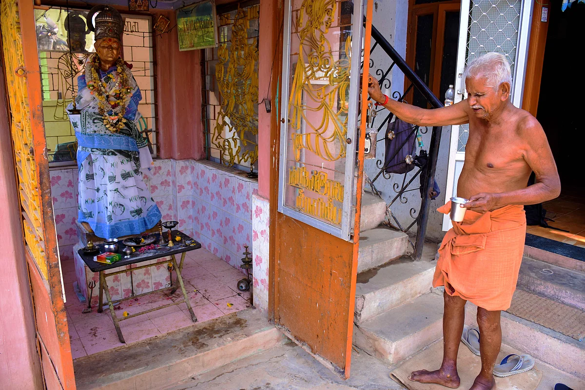 காதல் மனைவிக்கு சிலை