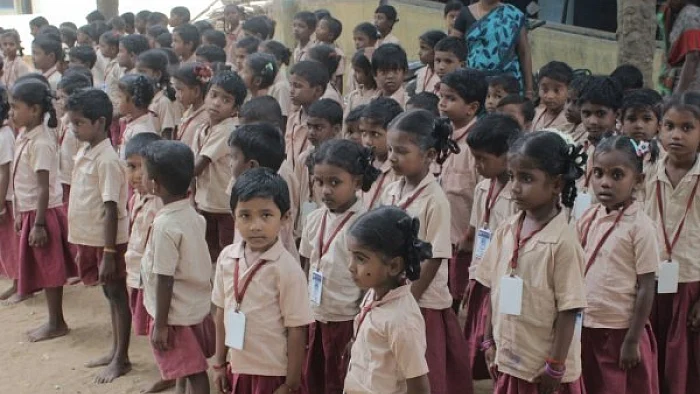 பள்ளி மாணவர்கள்