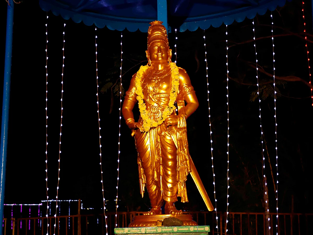 `10 ஆண்டுகளுக்குப் பிறகு நடக்கும் பிரமாண்ட விழா!' -தஞ்சை பெரியகோயிலில் குவியும் பக்தர்கள்