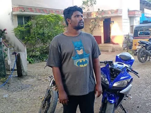 `என் மகன் ஸ்டெர்லைட் போராளி; பைக் திருடன் அல்ல!' -கொந்தளிக்கும் சந்தோஷின் தாய் வசந்தா